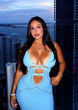 Emma Petisco image 1 of 3