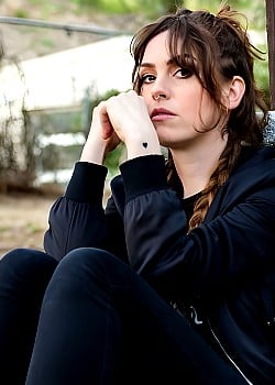 Emma Ruth Rundle image 2 of 4
