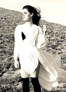 Emma Ruth Rundle image 4 of 4