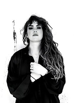 Emma Ruth Rundle image 1 of 4