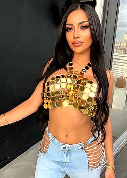 Emmily Rodrigues image 2 of 2