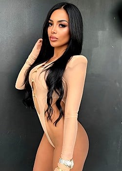 Emmily Rodrigues image 1 of 2