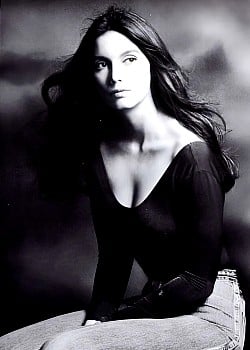 Emmylou Harris image 2 of 3