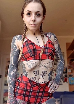 Emy Rialdi image 2 of 2