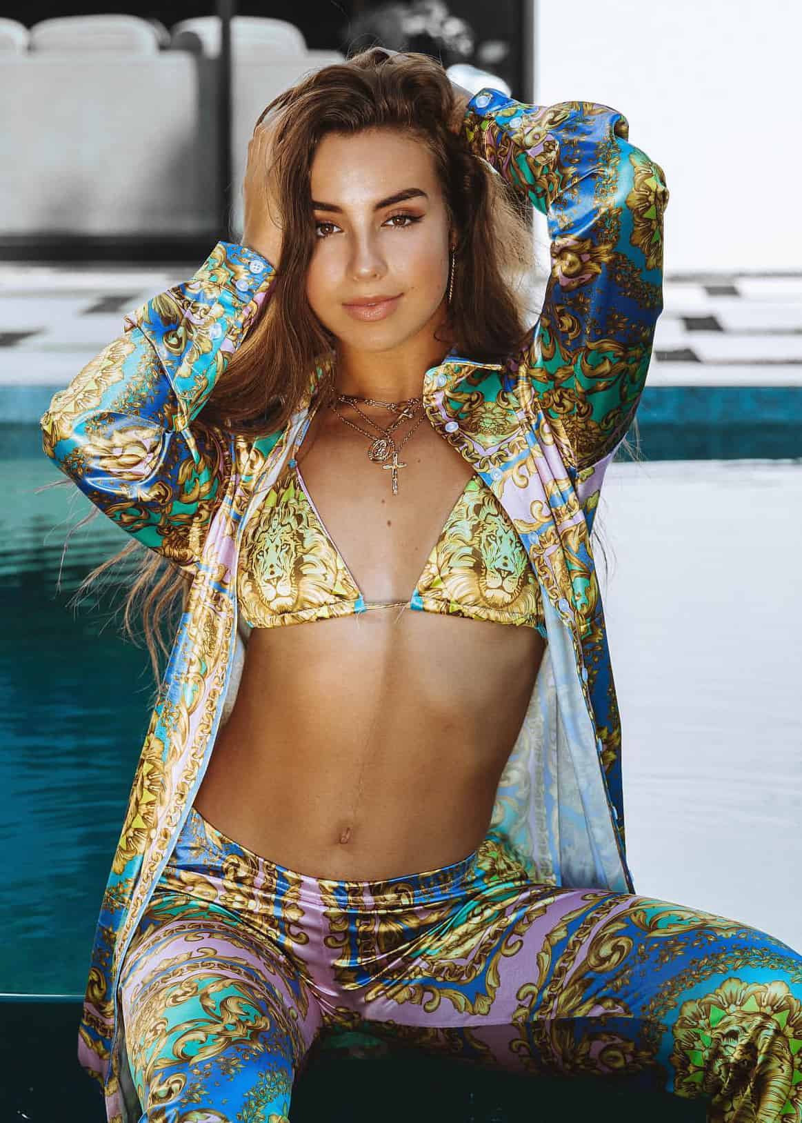 Enola Bedard - Free pics, galleries & more at Babepedia