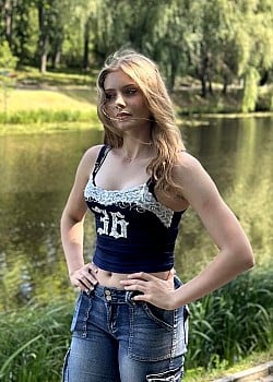 Enya Silkena image 1 of 2