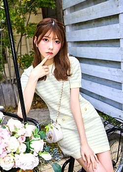 Eri Chiba image 2 of 4