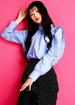 Erii Chiba image 1 of 4