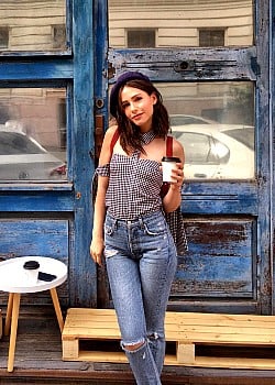 Erin Sanders image 2 of 2