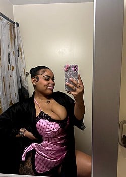 Eshia Adams image 2 of 2