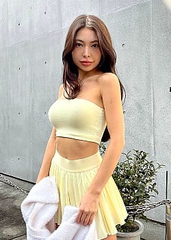 Esme Ariel image 1 of 3