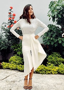 Esmeralda Pimentel image 2 of 2