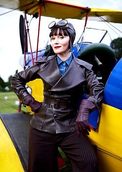 Essie Davis image 2 of 3