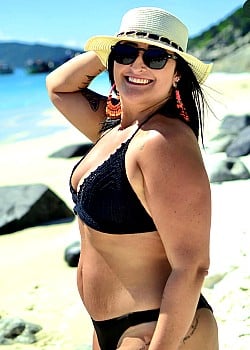 Estefania Oliveira image 3 of 4