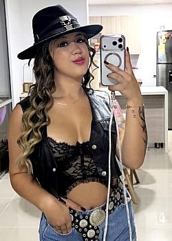Estefany Garces image 3 of 3