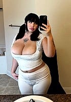 Estella Moon profile photo