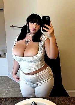 Estella Moon image 1 of 2