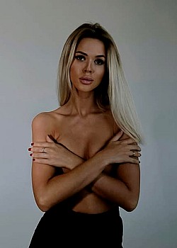 Eva Mandrik image 2 of 4