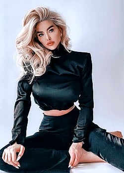 Eva Tabu image 2 of 3