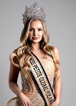 Ewelina Trzmielewska image 1 of 4