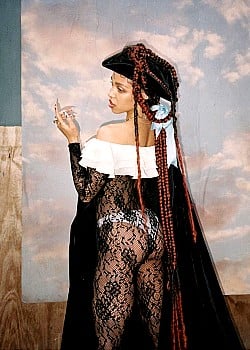 FKA Twigs image 4 of 4