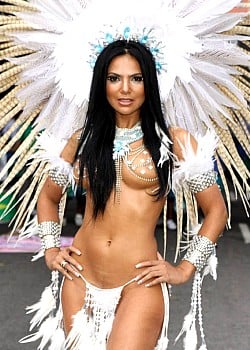Fabia Borges image 1 of 2