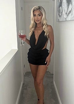 Farrah Davis image 3 of 4