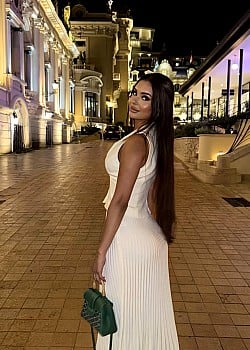 Farrah Le image 3 of 3