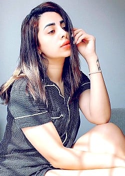 Farzana Naz image 2 of 4