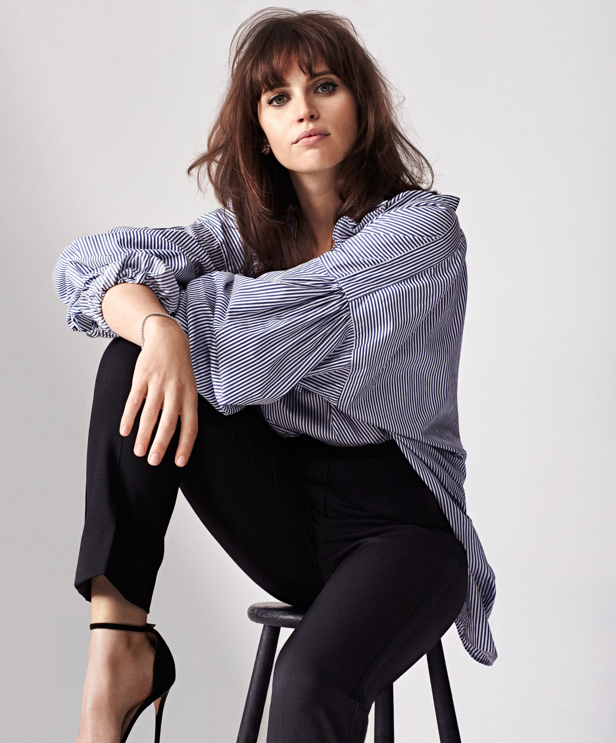 Felicity Jones - Free pics, galleries & more at Babepedia