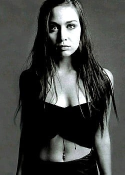 Fiona Apple image 1 of 3