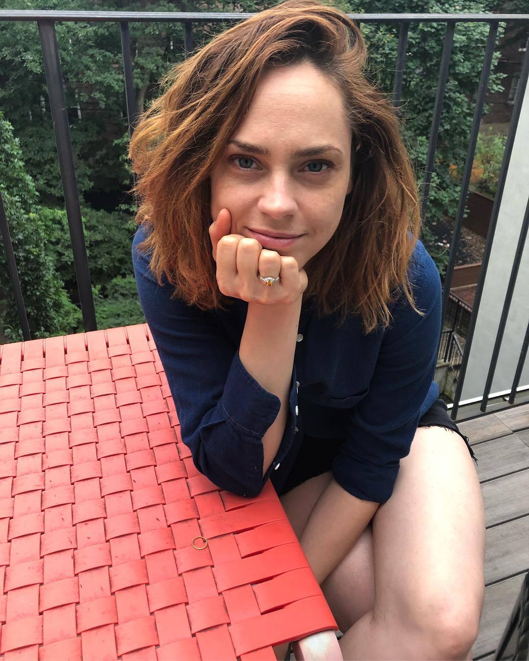 Fiona Dourif - Free pics, galleries & more at Babepedia