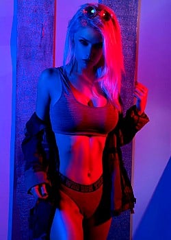 Freia Raven image 3 of 3