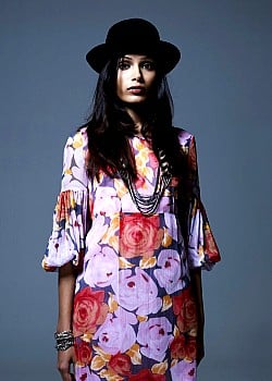 Freida Pinto image 4 of 4