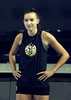 Gabriela Guimaraes image 2 of 3