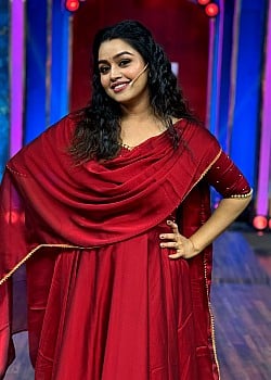 Gayathri Yuvraaj image 2 of 4
