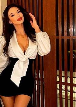 Georgianna (Instagram) image 2 of 4