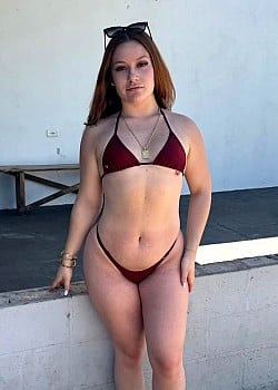 Geovana Vitoria image 1 of 2