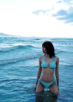 GiGi Huong Giang image 4 of 4