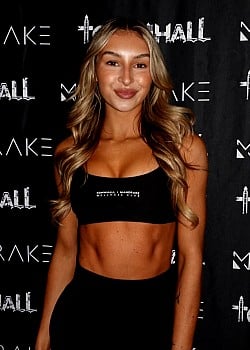 Gianna Marinelli image 3 of 4