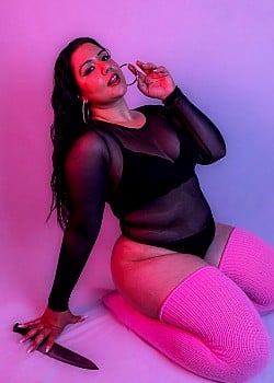 Gigi Noche image 2 of 4