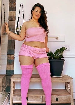Gigi Noche image 1 of 4