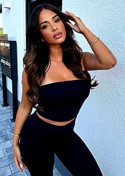 Giselle Filyos image 1 of 4