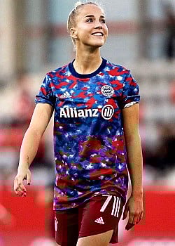 Giulia Gwinn image 4 of 5