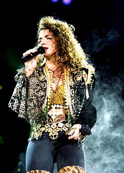 Gloria Estefan image 2 of 4