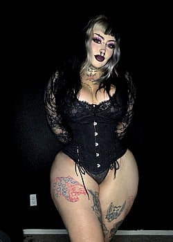 GothBabeBella image 4 of 4