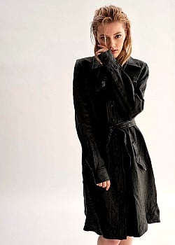 Grace Van Dien image 4 of 4