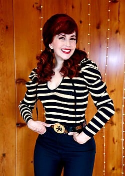 Grey DeLisle image 2 of 3