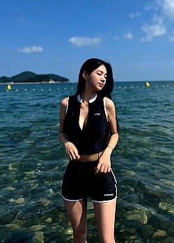 Gu Ja-young image 2 of 3