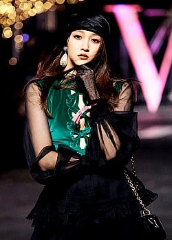 Guan Xiaotong image 3 of 4